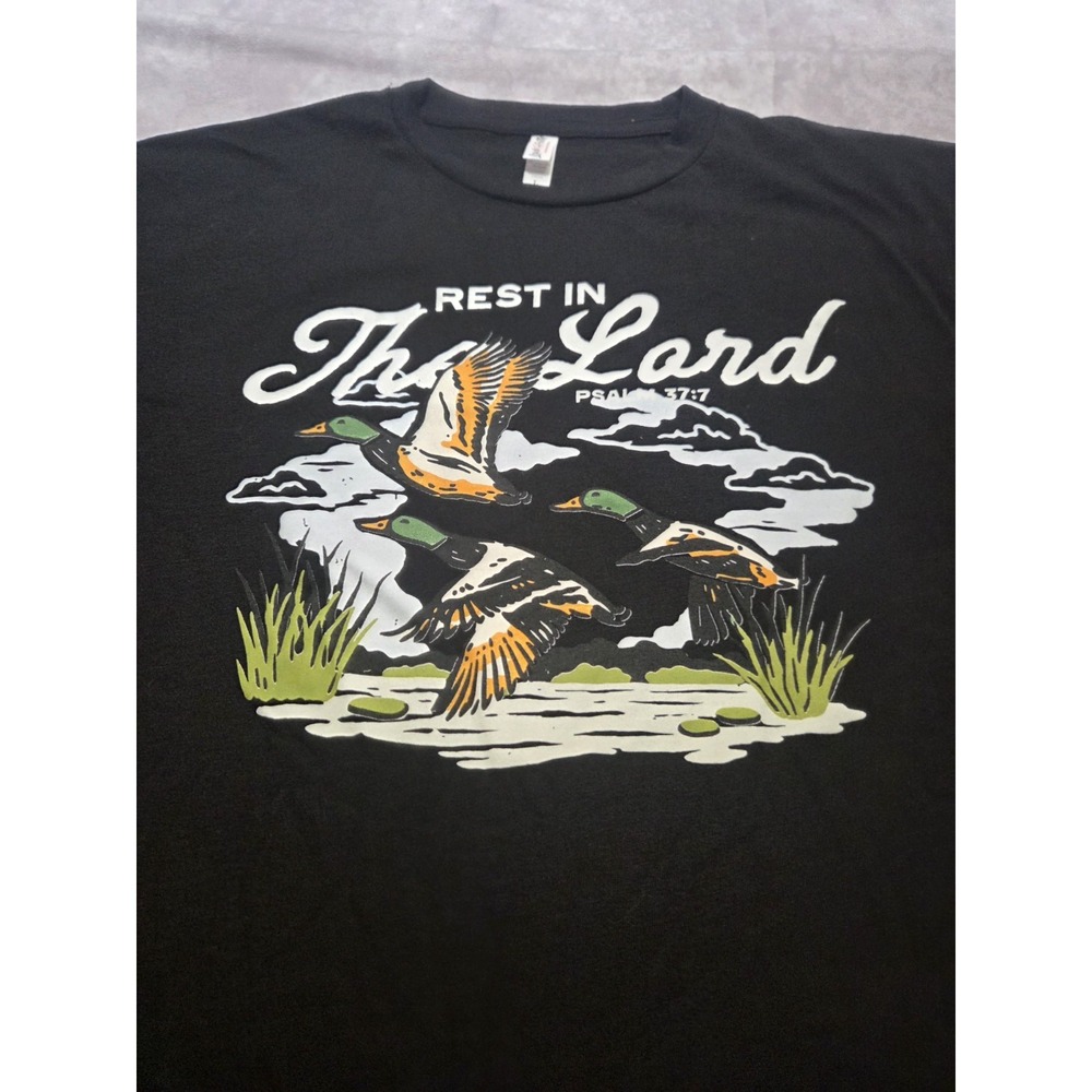 Love in Faith Life Men's Black Duck Graphic Psalm 37:7 Crew Neck T-Shirt Size L